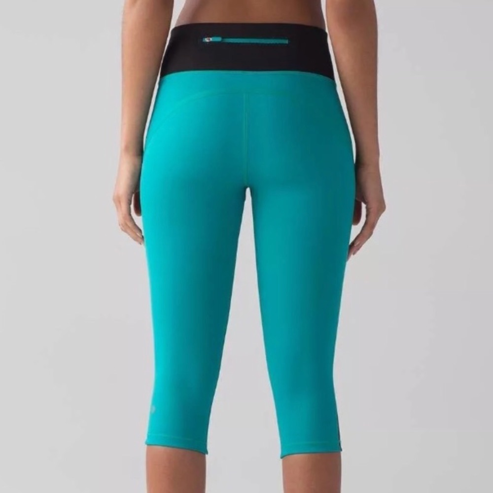 Sz 10 Lululemon luxtreme fabric smooth stride crop